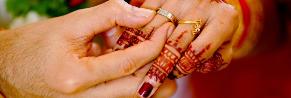 engagement pose ideeas for couple