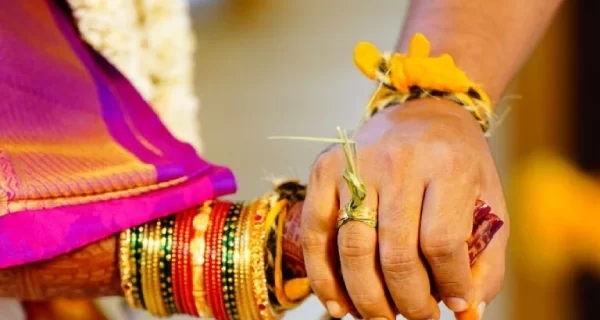 Couples performing South Indian tradition on their wedding day, captured by Sidphoto