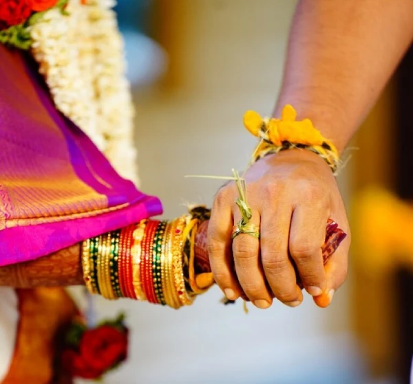 Couples performing South Indian tradition on their wedding day, captured by Sidphoto