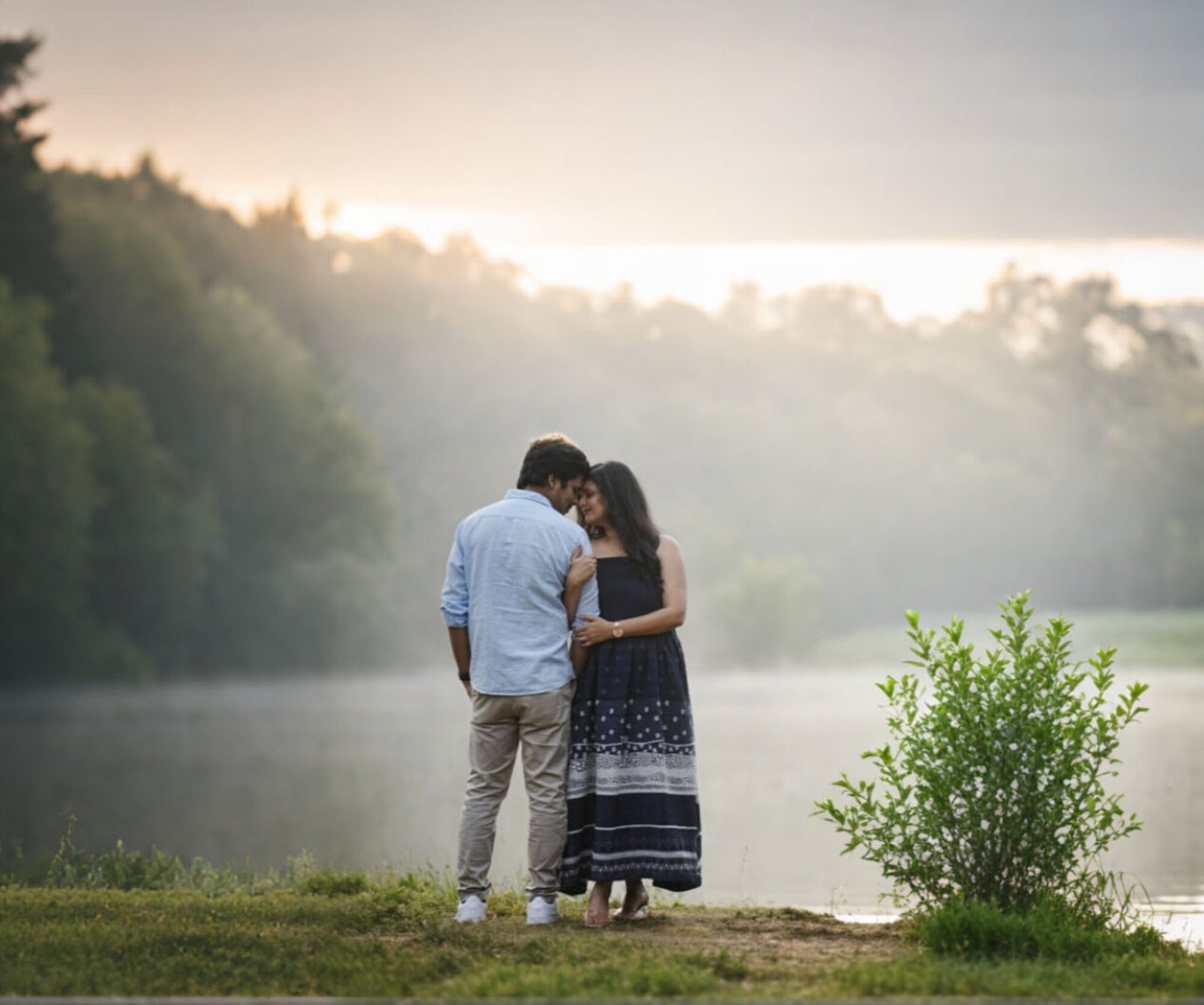 Sidphoto-hero-image-pre-wedding-photography-couple-posing-sunrise-nature